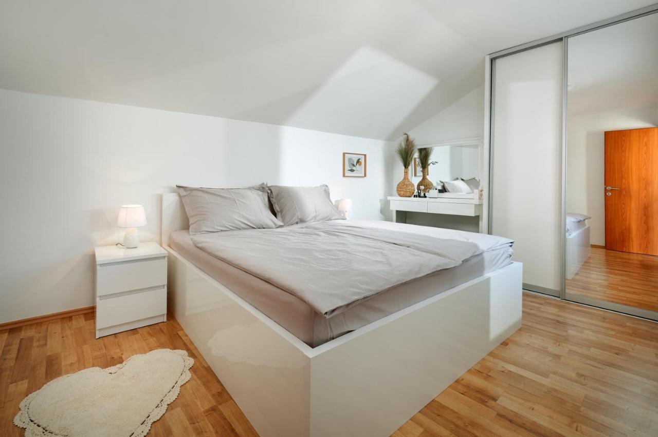 Modern & Spacious Rooftop Apartment With Natual Sunlight Split Ngoại thất bức ảnh